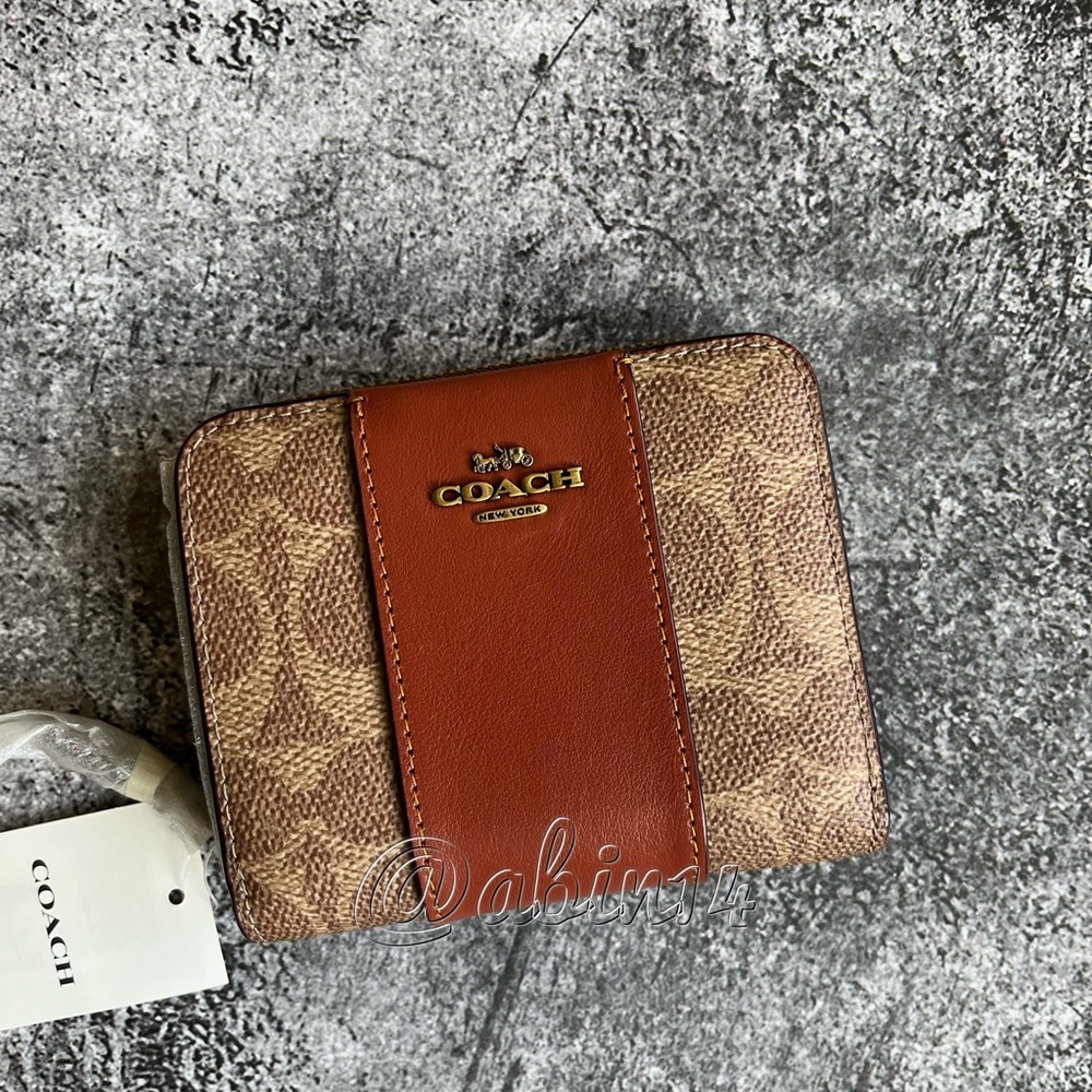 NWT Coach Small Signature Wallet